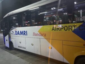 Bus Damri Bandara Soekarno Hatta
