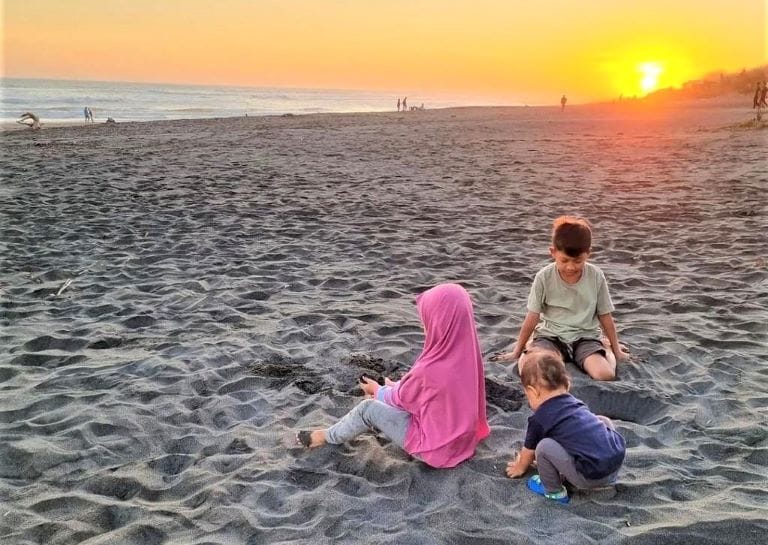 Pantai Pelangi