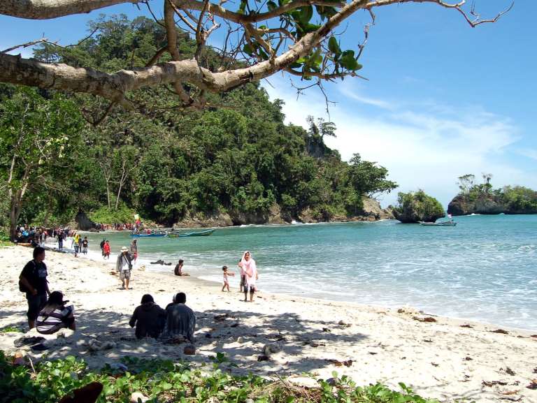 Pantai Logending (Kredit foto Googlemaps @ lee suganda)