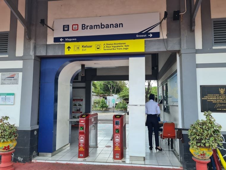 Pintu Keluar Stasiun Brambanan Yogyakarta