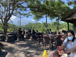Suasana Kopi Merapi Jogja di Pagi Hari