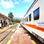 Kereta Lokal Rangkas Merak