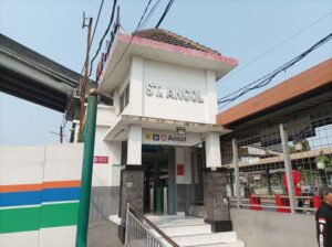 Naik KRL ke Ancol dari Cikarang (Stasiun Ancol Dok. Foto Pramuaji Pramono)