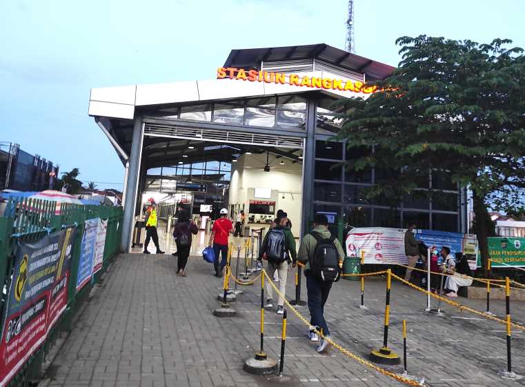 Stasiun Rangkasbitung jadwal Kereta Lokal Rangkas Merak