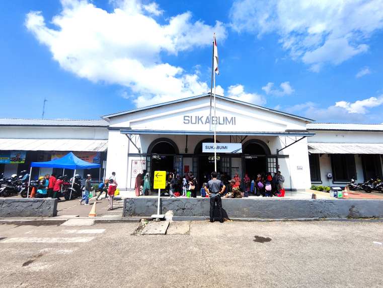 Stasiun Sukabumi dalam Jadwal Bogor Sukabumi Hari ini