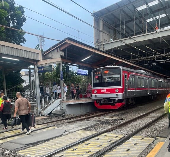 Kereta KRL Nambo Terbaru