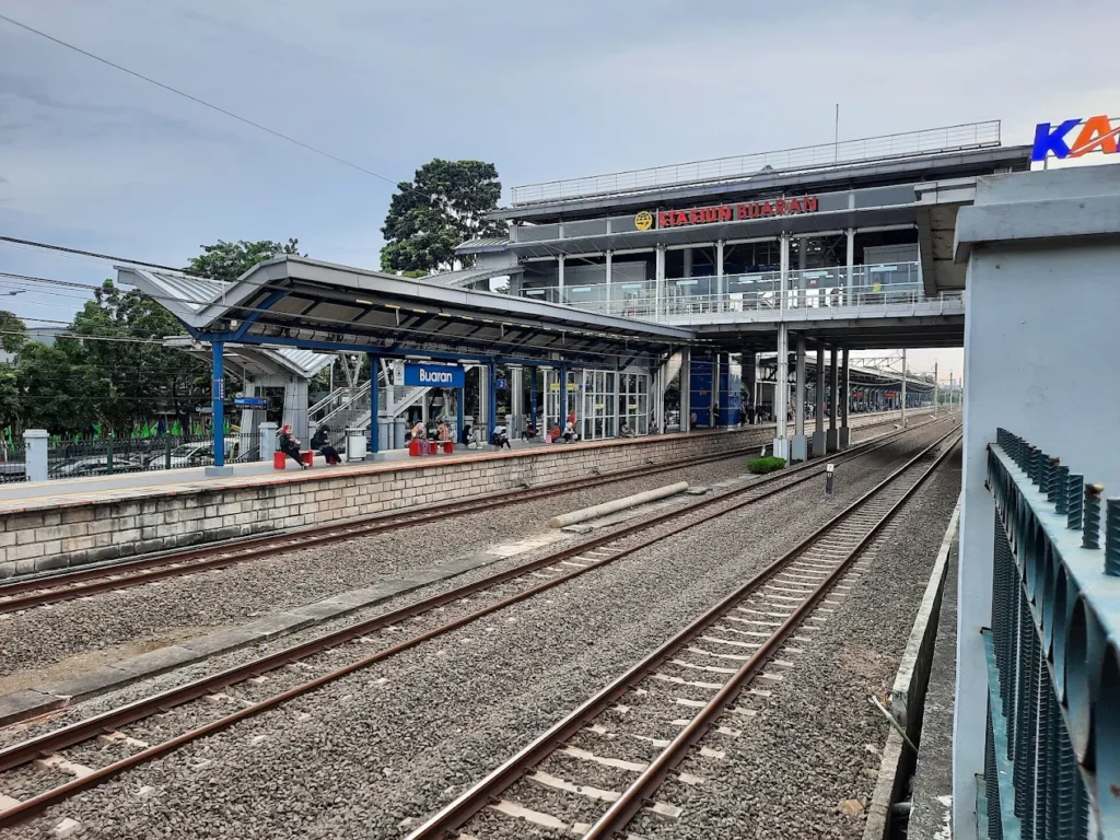 STASIUN BUARAN
