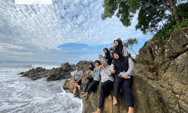 Karang di Pantai Cibangban Pelabuhan Ratu