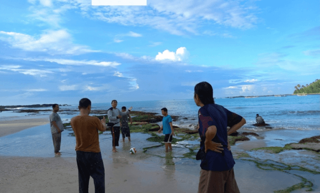 Main Bola di Pantai Legon Pari Sawarna