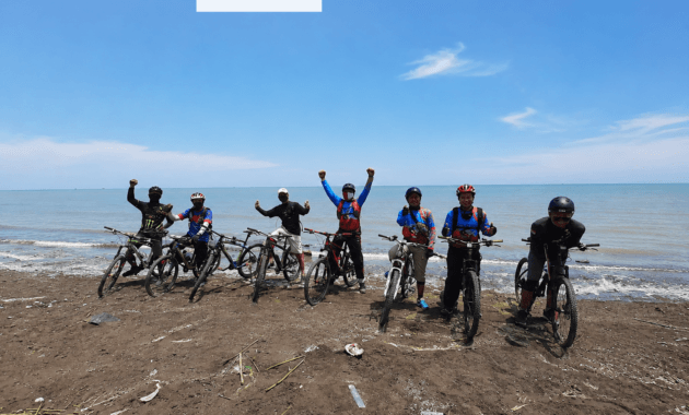 Pantai Pulau Putri Cikeong Karawang Sepeda