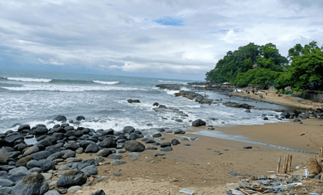 Pemandangan Koral di Pantai Karang Hawu