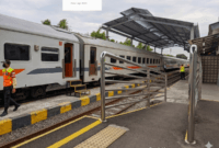 Peron Stasiun Serang ( Jadwal Kereta Serang ) Peron Stasiun Serang ( Jadwal Kereta Serang )