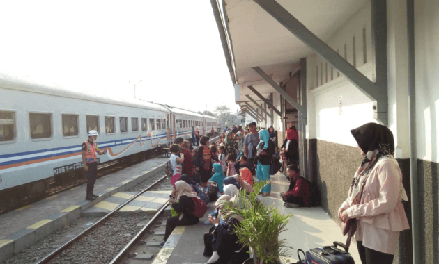 Kondisi Penumpang di Stasiun Cilegon