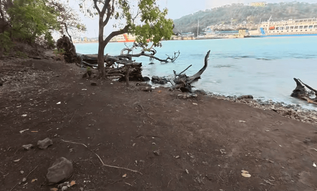 Pemandangan Pulau Merak Besar