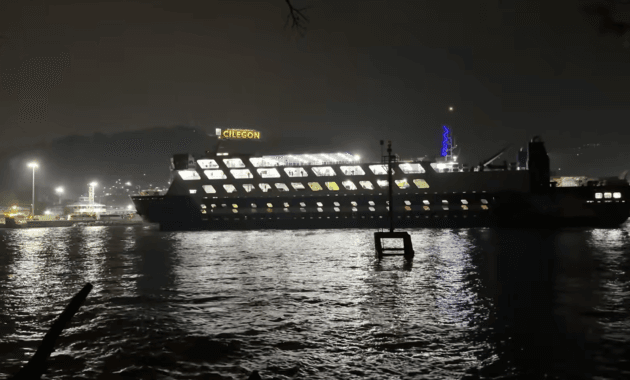 Suasana Malam di Pulau Merak Besar
